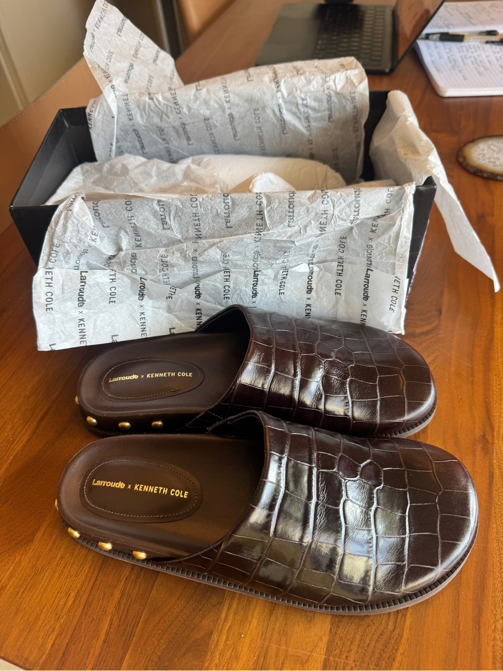 NWT Larroude x Kenneth Cole Brown Croc-Embossed Slip-On Clogs